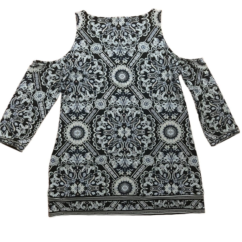 White House Black Market Black and White Patterned Top Size Medium Cold Shoulder - Picture 5 of 8